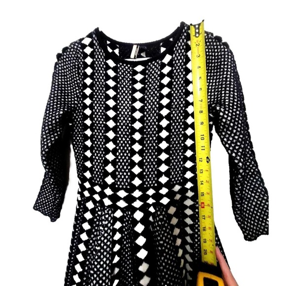Topshop Geometric Print Thick Knit Dress Size 6 Black White Knee Length Flare - Picture 6 of 10